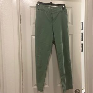 Old Navy pixie pant, ankle length